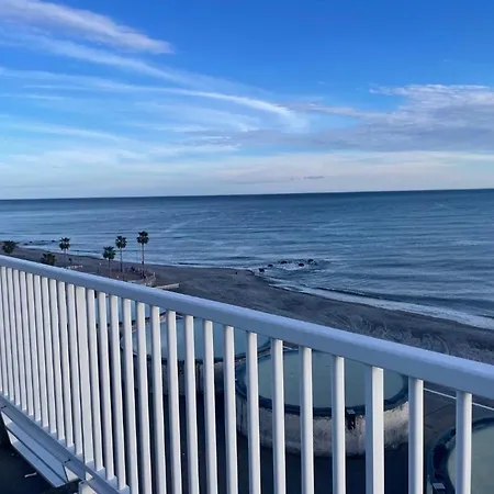 El Mar Bed & Breakfast